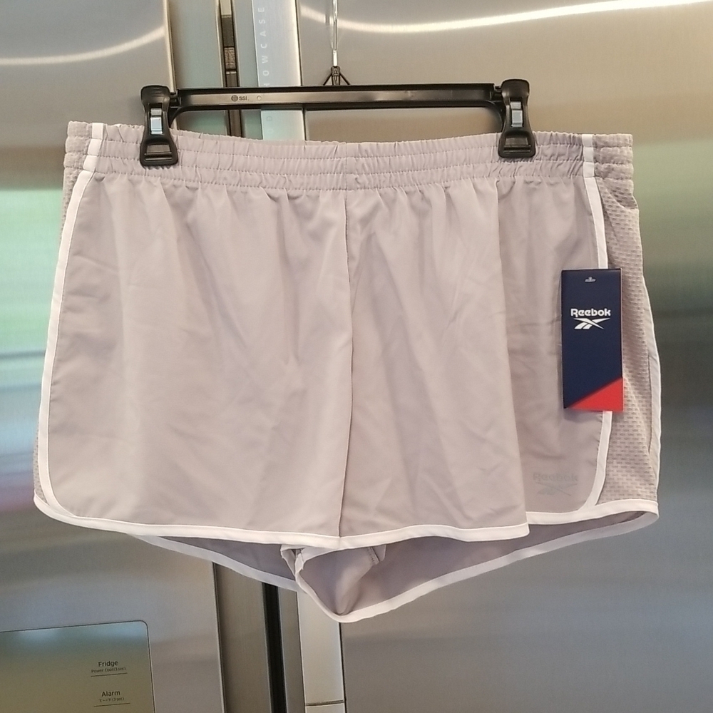 💕REEBOK💕 Game Time Shorts Built-In Brief Relaxed Short Silver Gray XL NWT